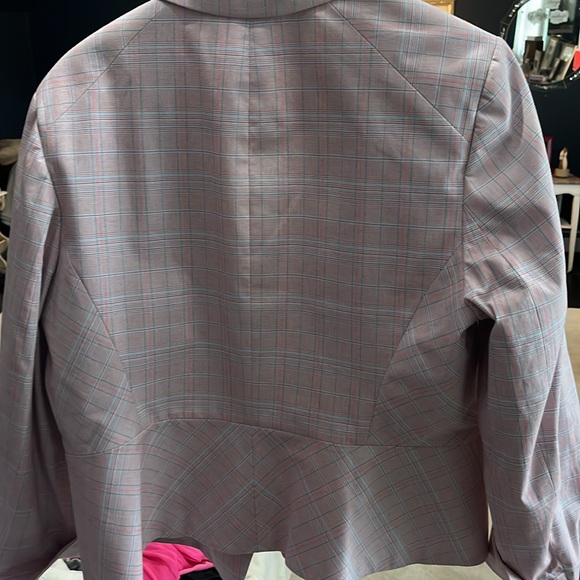 Blazer - Picture 4 of 4